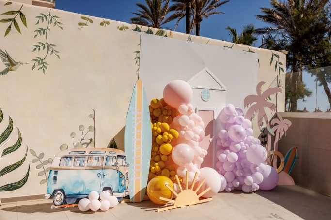 Beach themed balloon decoration for a children's party
