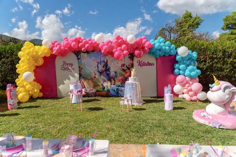 Unicorn birthday party decorations with balloons in Mallorca